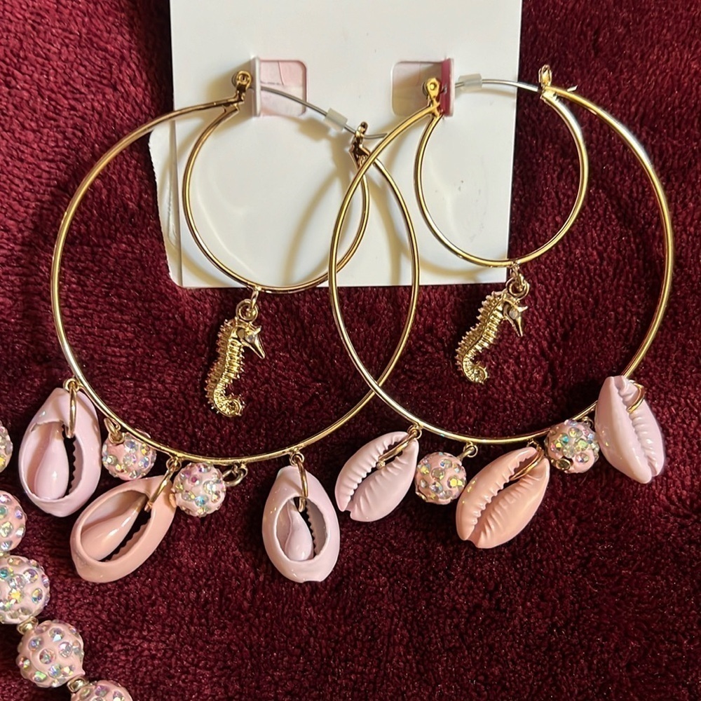 Super Rare Hard to find Betsey Johnson Earrings Seashell